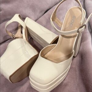 Soda Women's Beige Platform heels